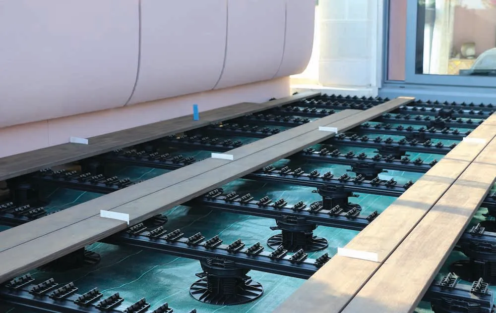 MODULAR ROOFTOP DECKING