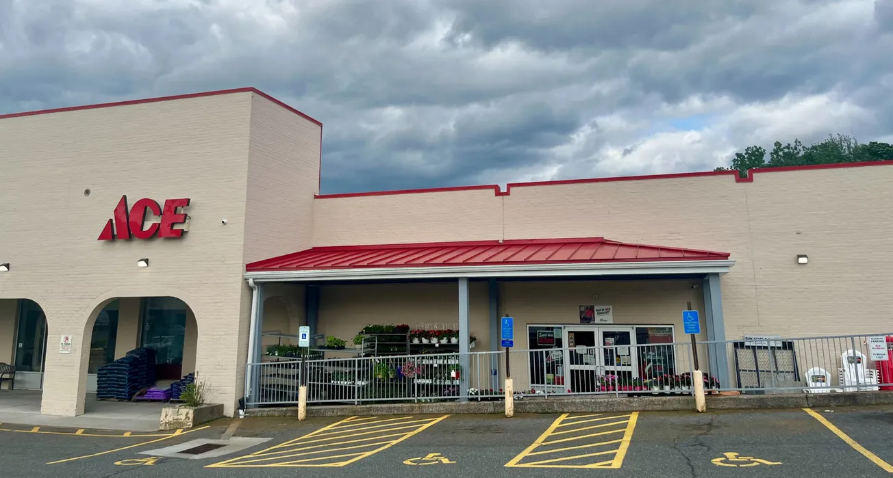 AUBUCHON BUYS CONNECTICUT CHAIN