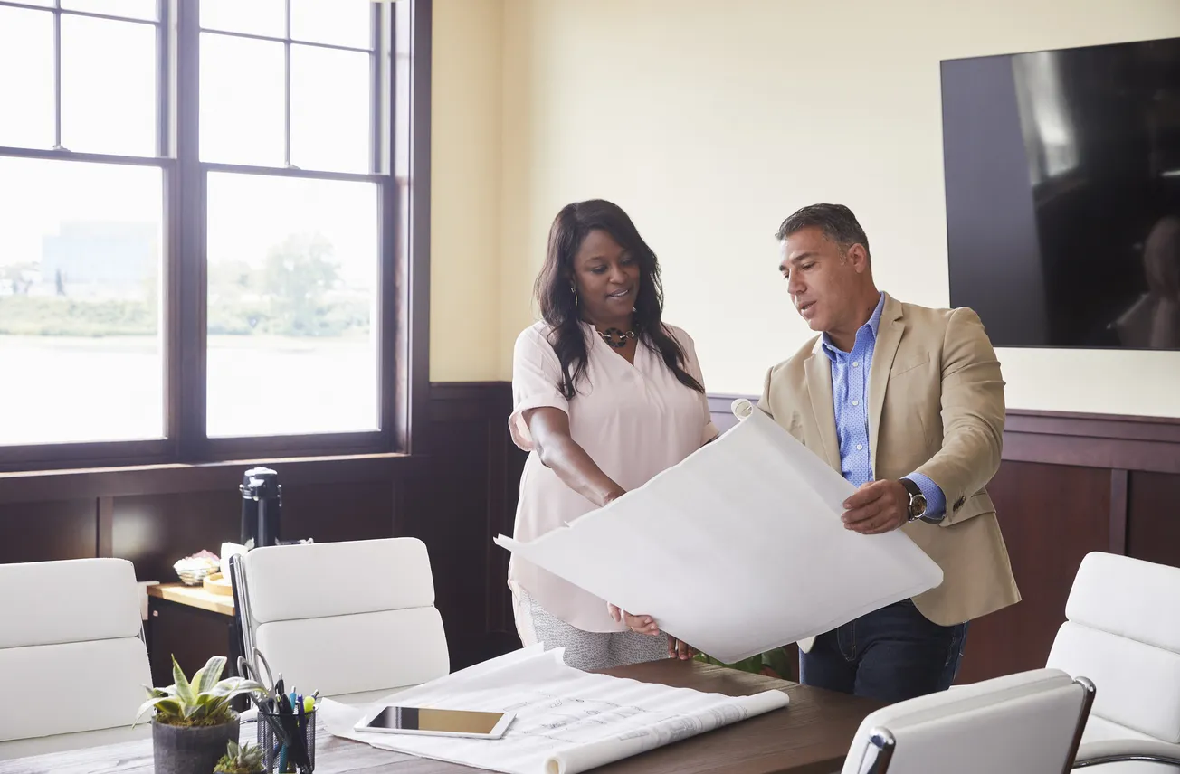LOWE'S BULKS UP SERVICES FOR MID-SIZED PROS